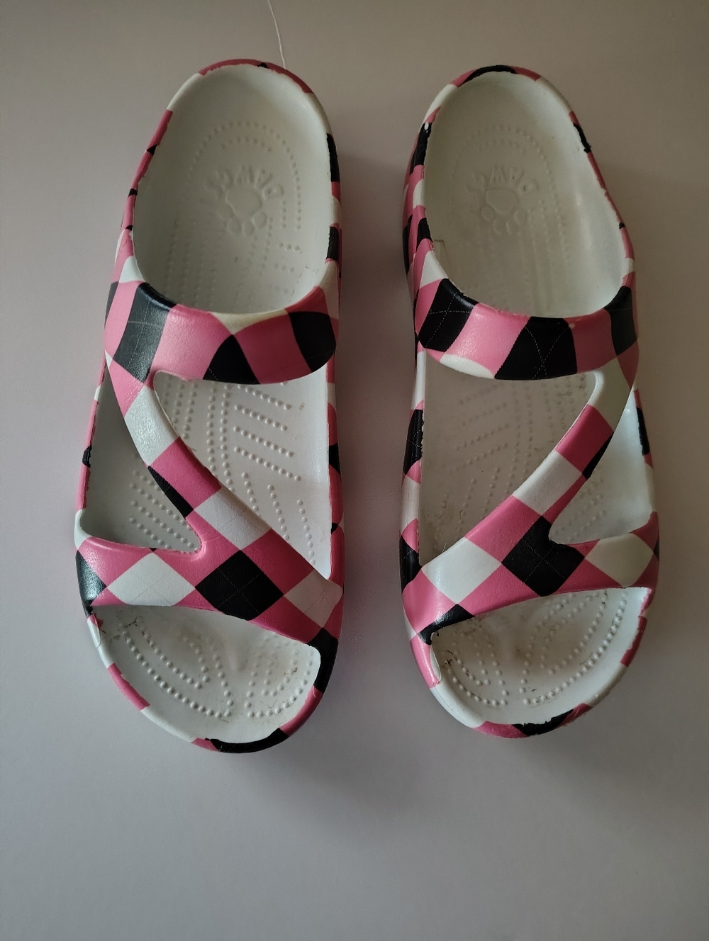 Dawgs Pink/Black Slip On Z Strap Arch Support Sandals Women’s Size 9